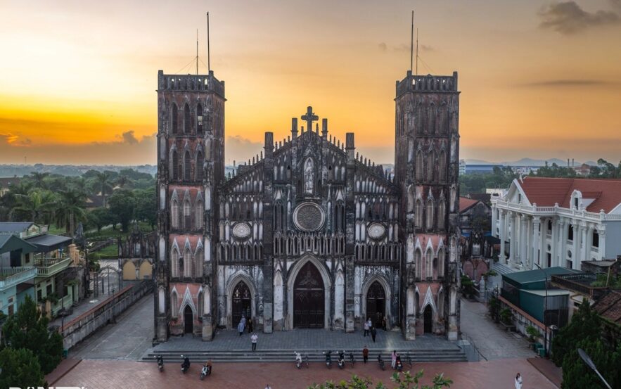 Hành Hương Xuyên Việt